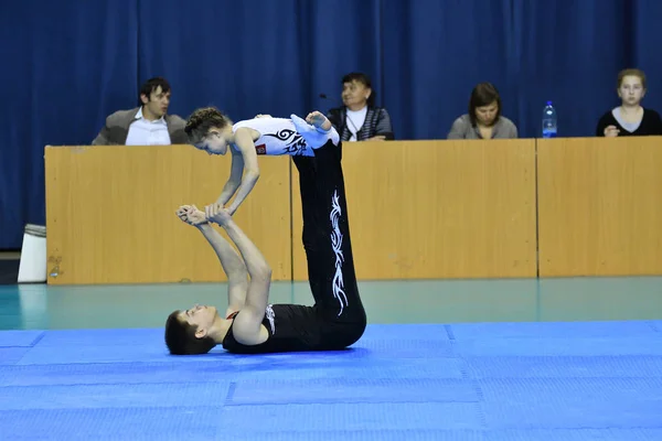 Orenburg Rússia Maio 2017 Ano Juniors Competir Acrobacias Esportivas Campeonato — Fotografia de Stock