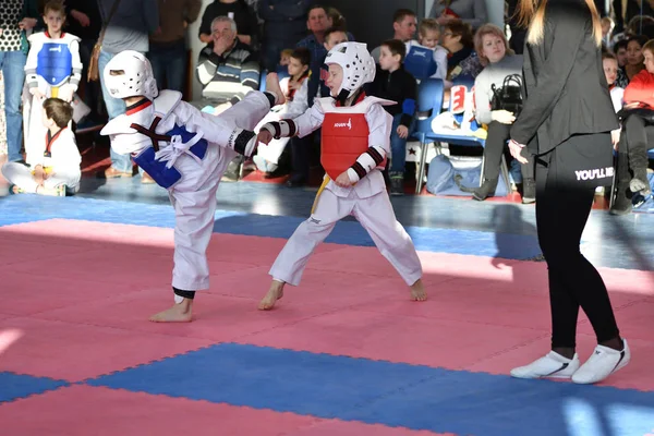 Orenburg Rosja Stycznia 2018 Roku Dzieci Rywalizują Taekwondo Mistrzostwach Szkoły — Zdjęcie stockowe