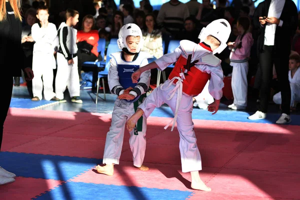 Orenburg Rosja Stycznia 2018 Roku Dzieci Rywalizują Taekwondo Mistrzostwach Szkoły — Zdjęcie stockowe