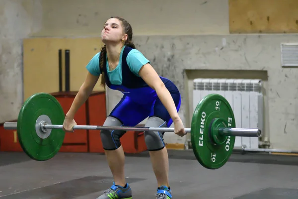 Orenburg Rusland December 2017 Jaar Meisjes Strijden Gewichtheffen Het Kampioenschapsveld — Stockfoto