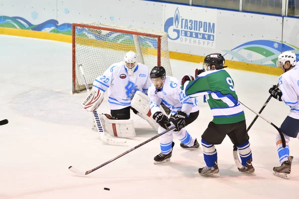 Orenburg Rusia Abril 2017 Año Los Hombres Juegan Hockey Sobre —  Fotos de Stock