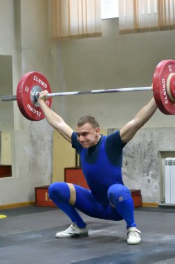 Orenburg, Rusya Federasyonu, 17 Aralık 2017 yıl: boys halter içinde Kupası için rekabet ve Halter Şampiyonası vardır