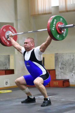 Orenburg, Rusya Federasyonu, 17 Aralık 2017 yıl: boys halter içinde Kupası için rekabet ve Halter Şampiyonası vardır