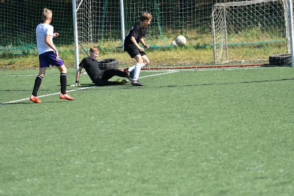 オレンブルク ロシア連邦 2017 男の子は市ミニ サッカー大会にサッカーをプレイし 庭から 2017 年のスポーツ — ストック写真