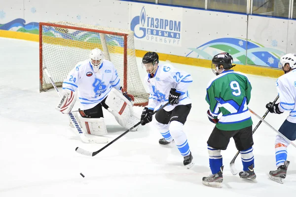 Orenburg Rusia Abril 2017 Año Los Hombres Juegan Hockey Sobre —  Fotos de Stock