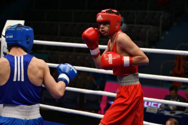 Orenburg, Rusya Federasyonu - 2017 yılı 6 Mayıs: çocuklar boksörler rekabet boks gençler, 1999-2000 d. arasında Rusya Şampiyonası