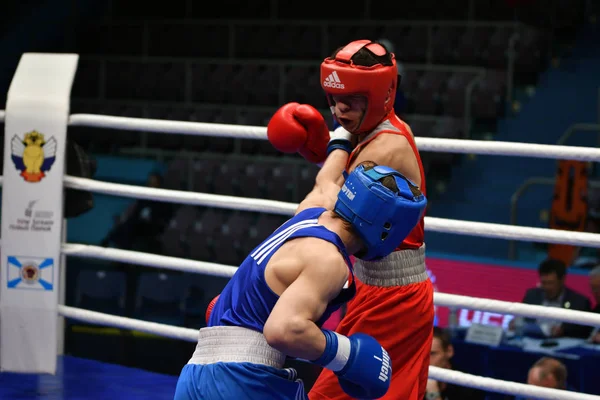 オレンブルク ロシア連邦 可能性があります 2017 1999 2000 年生まれの後輩の間でボクシングのロシア選手権で競う少年ボクサー — ストック写真