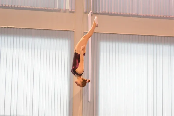 Orenburg Rússia Dezembro 2016 Meninas Competem Salto Trampolim Competições Região — Fotografia de Stock