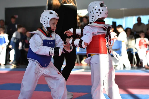 Orenburg Rosja Stycznia 2018 Roku Dzieci Rywalizują Taekwondo Mistrzostwach Szkoły — Zdjęcie stockowe