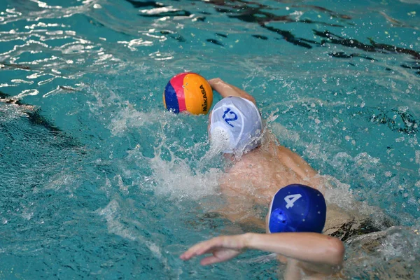 Orenburg, Rusya Federasyonu - ebilmek 4, 2017 yıl: çocuklar su topu şehir su topu turnuvasında oynamak