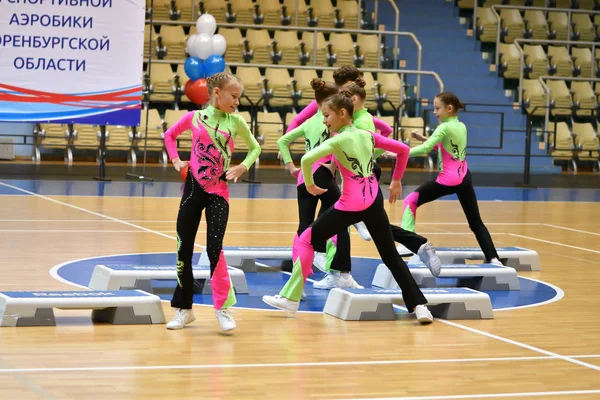 Orenburg Rusia Diciembre 2017 Año Las Niñas Compiten Aeróbic Deportivo — Foto de Stock