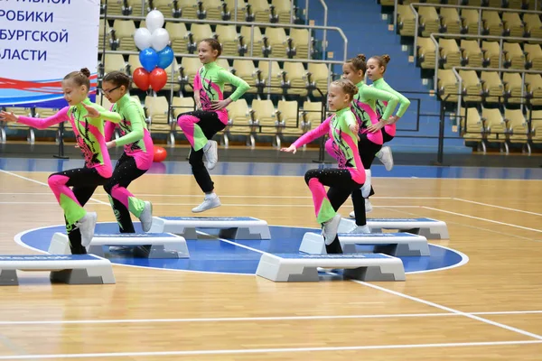 Orenburg Rosja Grudnia 2017 Roku Dziewczyny Konkurować Aerobiku Sportowego Aerobiku — Zdjęcie stockowe