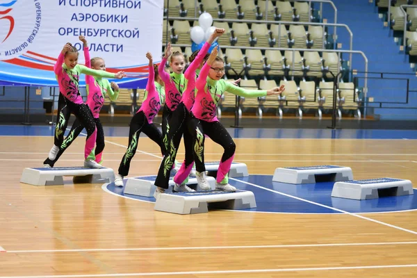 Orenburg Rusia Diciembre 2017 Año Las Niñas Compiten Aeróbic Deportivo —  Fotos de Stock