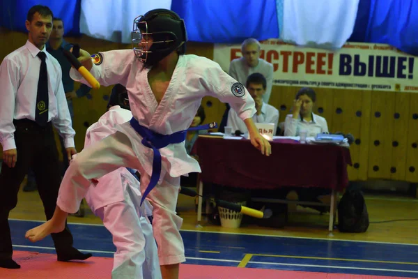 奥伦堡 俄罗斯 2016 男孩在双节棍冠军和市冠军在 Kobudo 上竞争 — 图库照片