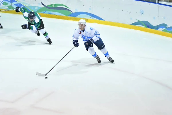 Orenburg Rusia Abril 2017 Año Los Hombres Juegan Hockey Sobre —  Fotos de Stock