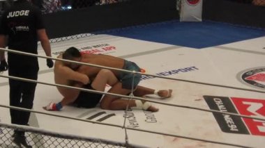 Orenburg, Rusya Federasyonu - 15 Haziran 2018 yıl: savaşçılar karışık dövüş sanatları (M-1 Challenge 94) turnuvasında 