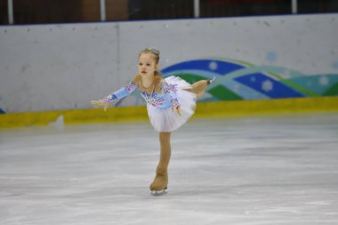 Orenburg, Rusya Federasyonu - 31 Mart 2018 yıl: kız rekabet Artistik Patinaj 
