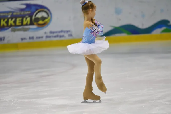Orenburg Rusland Maart 2018 Jaar Meisjes Concurreren Kunstschaatsen Orenburg Uitgestrekte — Stockfoto