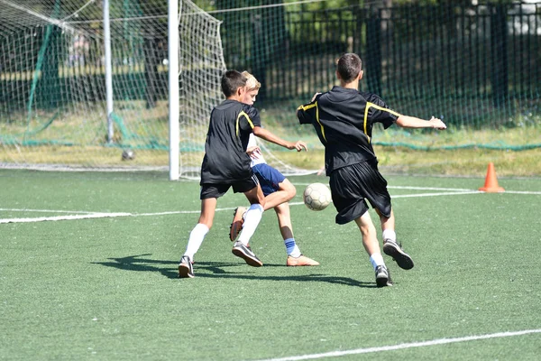 Orenburg Federacja Rosyjska Sierpnia 2017 Roku Chłopcy Grać Piłkę Nożną — Zdjęcie stockowe