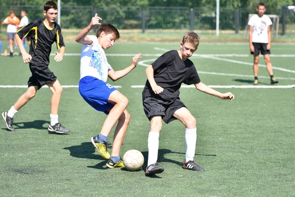 Orenburg Russie Août 2017 Année Les Garçons Jouent Football Sur — Photo