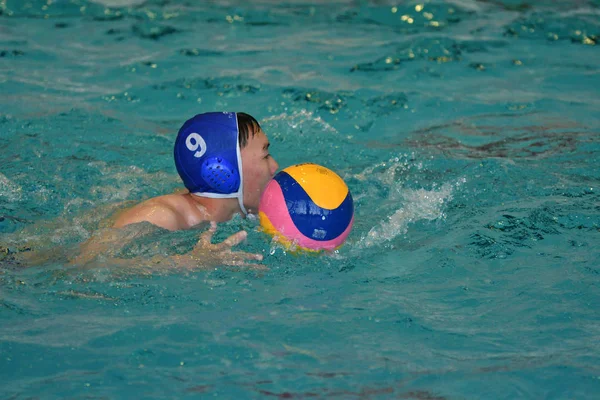 オレンブルク ロシア連邦 可能性があります 2017 市水球競技大会水球競技の少年を再生 — ストック写真