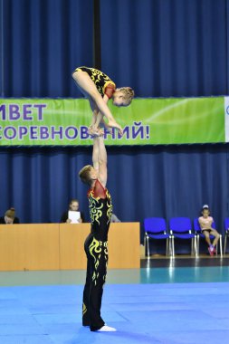 Orenburg, Rusya, 26-27 Mayıs 2017 yıl: gençler rekabet spor akrobasi Açık Şampiyonası spor akrobasi içinde