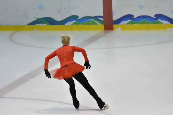 스포츠 경기장에 스케이팅 스케이트 — 스톡 사진