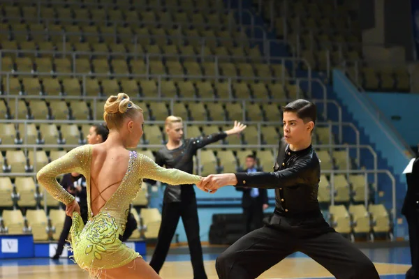 Orenburg Federacja Rosyjska Grudnia 2016 Dziewczyna Chłopak Tańczy Się Otwarte — Zdjęcie stockowe