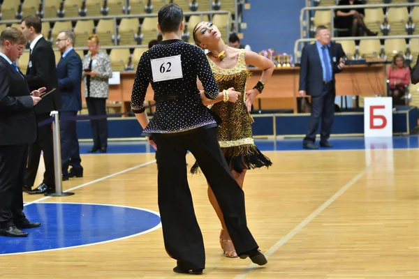 Orenburg Federacja Rosyjska Grudnia 2016 Dziewczyna Chłopak Tańczy Się Otwarte — Zdjęcie stockowe