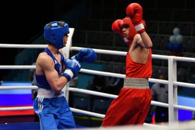 Orenburg, Rusya Federasyonu - 2017 yılı 6 Mayıs: çocuklar boksörler rekabet boks gençler, 1999-2000 d. arasında Rusya Şampiyonası