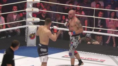 Orenburg, Rusya Federasyonu - 15 Haziran 2018 yıl: savaşçılar karışık dövüş sanatları (M-1 Challenge 94) turnuvasında 