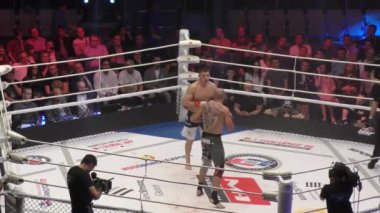 Orenburg, Rusya Federasyonu - 15 Haziran 2018 yıl: savaşçılar karışık dövüş sanatları (M-1 Challenge 94) turnuvasında 