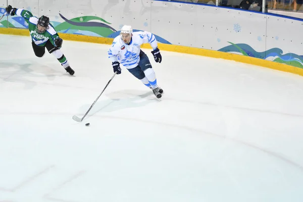 Orenburg Rusia Abril 2017 Año Los Hombres Juegan Hockey Sobre —  Fotos de Stock