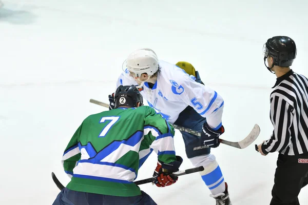 Orenburg Rusia Abril 2017 Año Los Hombres Juegan Hockey Sobre —  Fotos de Stock