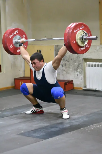 2017 日年オレンブルク ロシア 男の子はカップを競う重量挙げで 重量挙げ選手権 — ストック写真