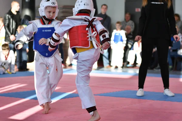 Orenburg Rosja Stycznia 2018 Roku Dzieci Rywalizują Taekwondo Mistrzostwach Szkoły — Zdjęcie stockowe