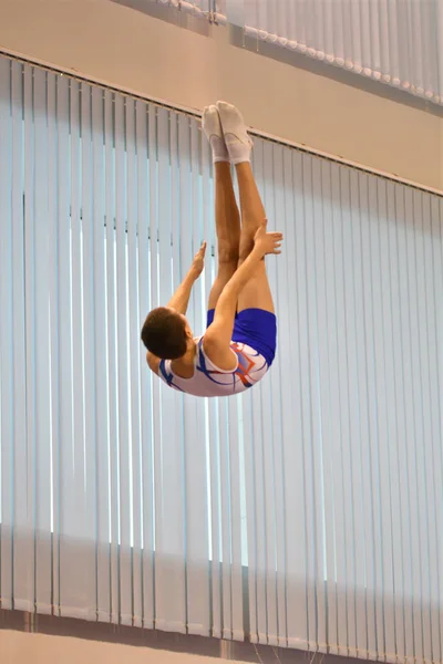 Orenburg Rusia Diciembre 2016 Los Chicos Compiten Saltar Trampolín Las — Foto de Stock