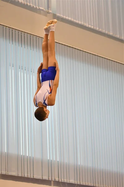 Orenburg Rusia Diciembre 2016 Los Chicos Compiten Saltar Trampolín Las —  Fotos de Stock