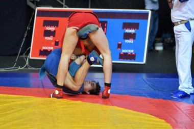 Orenburg, Rusya - 29 Ekim 2016: Çocuklar yarışmalar kendini savunma silah 2000-2001 biennium Doğum tarihi kız ve erkek çocuklar arasında olmadan kendini savunma Rusya Şampiyonası silahsız