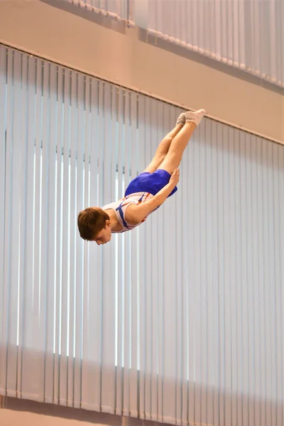 Orenburg Russia December 2016 Boys Compete Jumping Trampoline Competitions Orenburg — Stock Photo, Image