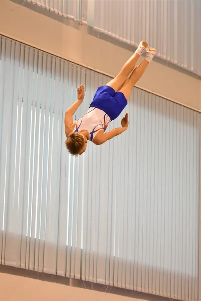 Orenburg Russia December 2016 Boys Compete Jumping Trampoline Competitions Orenburg — Stock Photo, Image