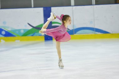 Orenburg, Rusya Federasyonu - 31 Mart 2018 yıl: kız rekabet Artistik Patinaj 