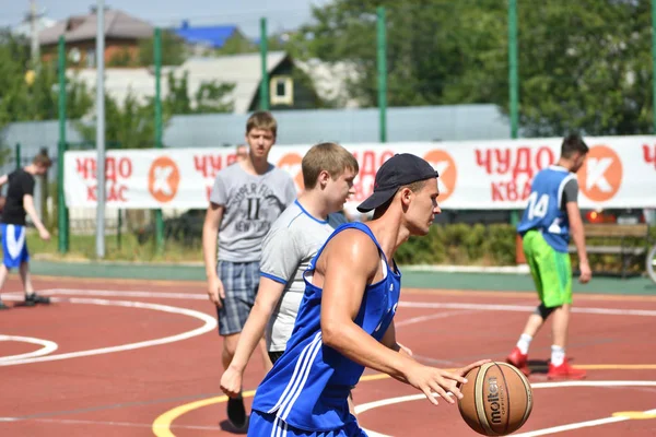 Orenburg Rusia Julio 2017 Año Los Hombres Juegan Street Basketball — Foto de Stock