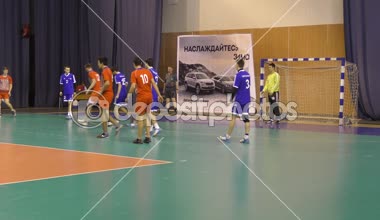 Orenburg, Rusya - 13 Şubat 2018: Orenburg 'un ilk valisi Ivan Ivanovich Neplueva anısına erkekler hentbol uluslararası hentbol turnuvasında oynuyor