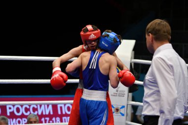 Orenburg, Rusya Federasyonu - 2017 yılı 6 Mayıs: çocuklar boksörler rekabet boks gençler, 1999-2000 d. arasında Rusya Şampiyonası