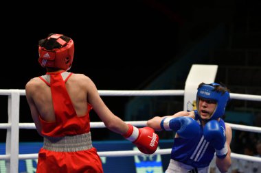 Orenburg, Rusya Federasyonu - 2017 yılı 6 Mayıs: çocuklar boksörler rekabet boks gençler, 1999-2000 d. arasında Rusya Şampiyonası