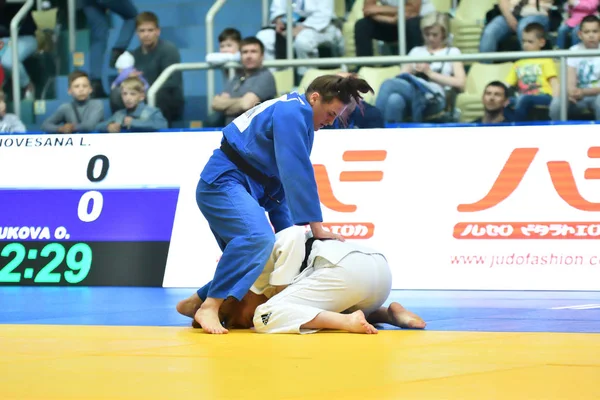 Orenburg, Rusya Federasyonu - Mayıs 12-13 yıl 2018: kız Judo Avrupa Judo Kupası için rekabet