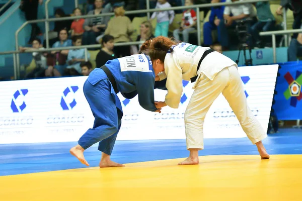 Orenburg, Rusya Federasyonu - Mayıs 12-13 yıl 2018: kız Judo Avrupa Judo Kupası için rekabet