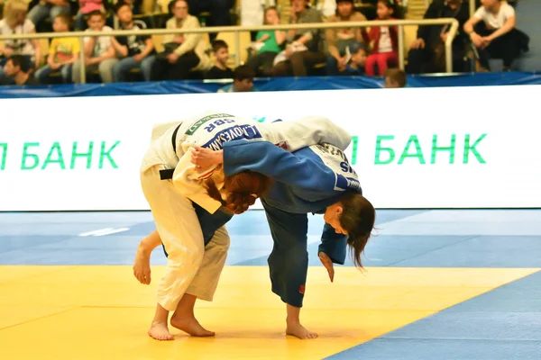 Orenburg, Rusya Federasyonu - Mayıs 12-13 yıl 2018: kız Judo Avrupa Judo Kupası için rekabet