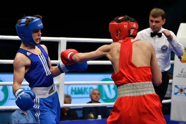Orenburg, Rusya Federasyonu - 2017 yılı 6 Mayıs: çocuklar boksörler rekabet boks gençler, 1999-2000 d. arasında Rusya Şampiyonası